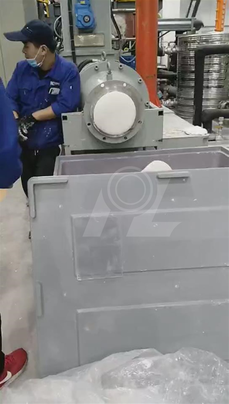 2，上料，捏合精煉